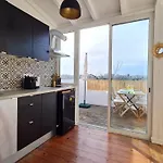 Happy - With A View, Private Terrace & Ac Appartement Lisboa