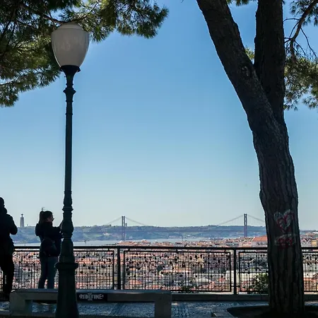Happy - With A View, Private Terrace & Ac Appartement Lisboa