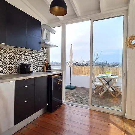 Happy - With A View, Private Terrace & Ac Appartement Lissabon