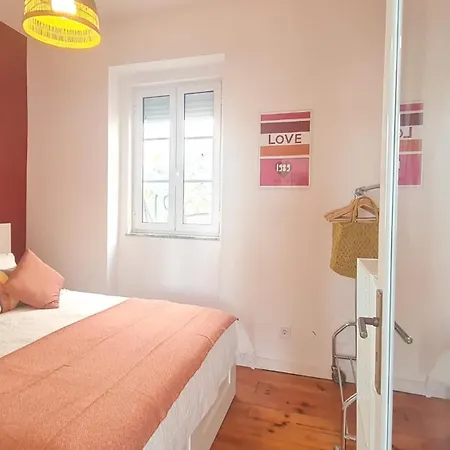 Happy - With A View, Private Terrace & Ac Appartement Lissabon