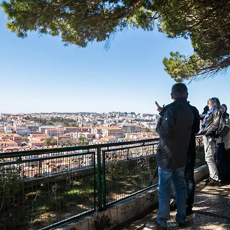 Happy - With A View, Private Terrace & Ac Appartement Lissabon