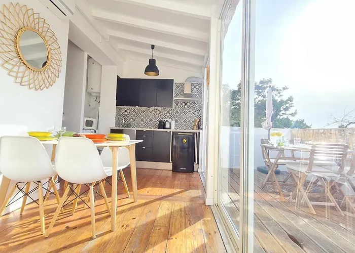 Happy - With A View, Private Terrace & Ac 公寓