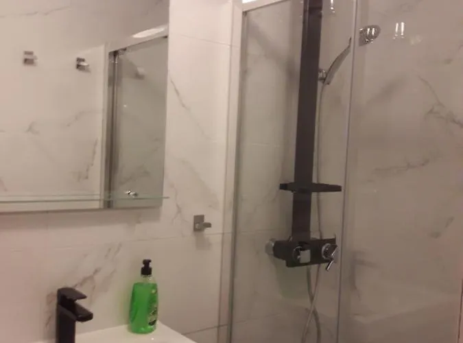 Happy - With A View, Private Terrace & Ac 公寓 *