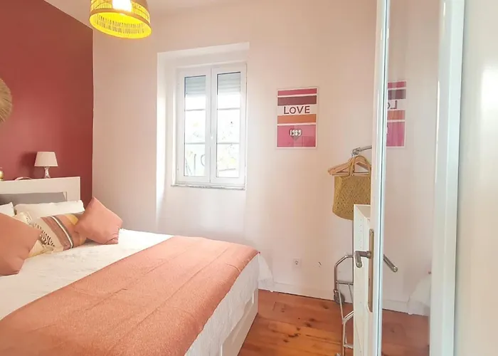 Happy - With A View, Private Terrace & Ac Appartement Lissabon